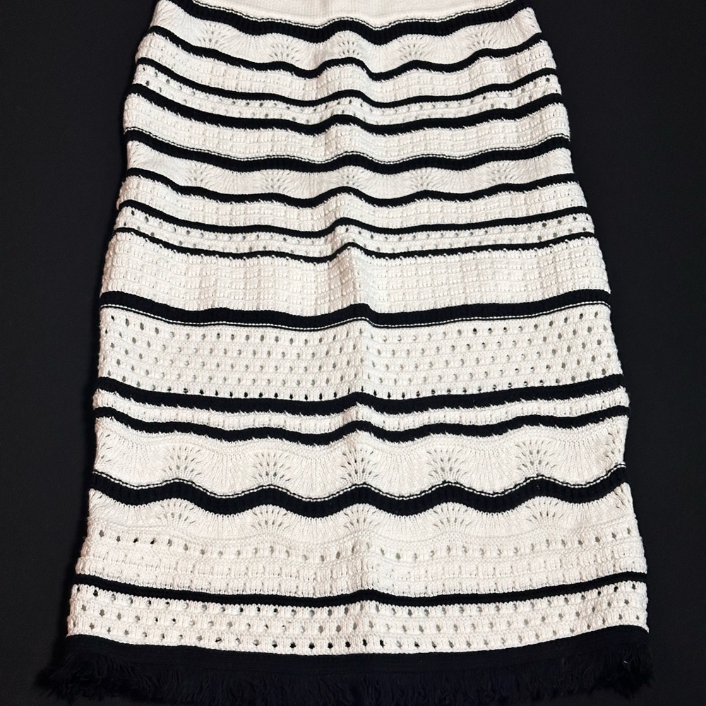 Black and White Striped Sleeveless Two Piece Sweater Set - Picture 2 of 3